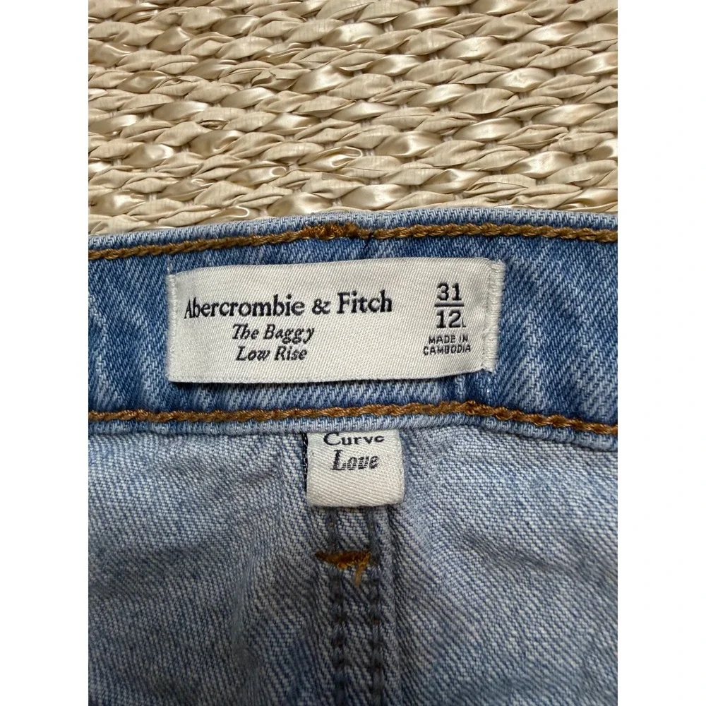 Abercrombie & Fitch Curve Love The Baggy Low Rise Jeans Light Wash‎ Blue 31/12